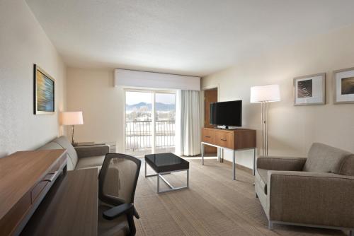 holiday inn express and suites fraser by ihg