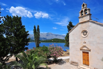 vrnik arts club