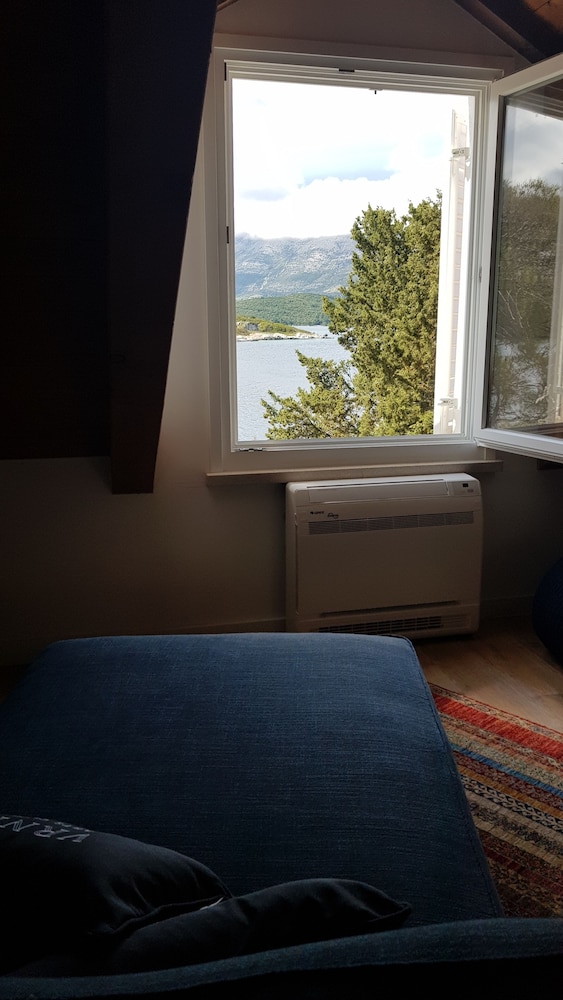vrnik arts club