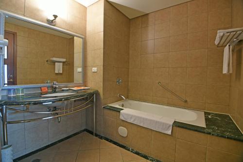 wei yat grand hotel