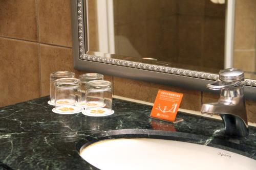 wei yat grand hotel