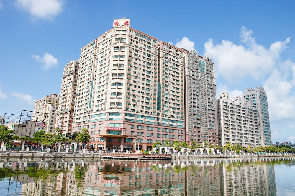 wei yat grand hotel
