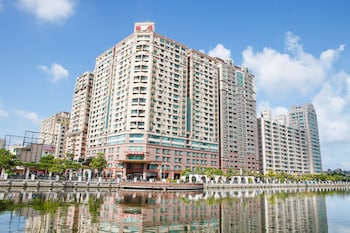 wei yat grand hotel