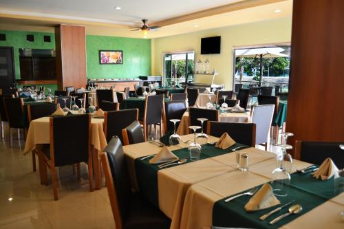 hostalia hotel expo and business class
