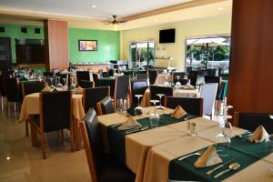 hostalia hotel expo and business class