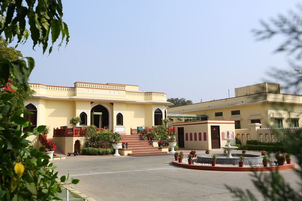 Taj Sms Hotel,Jhalana Doongri>>Jaipur,3 star