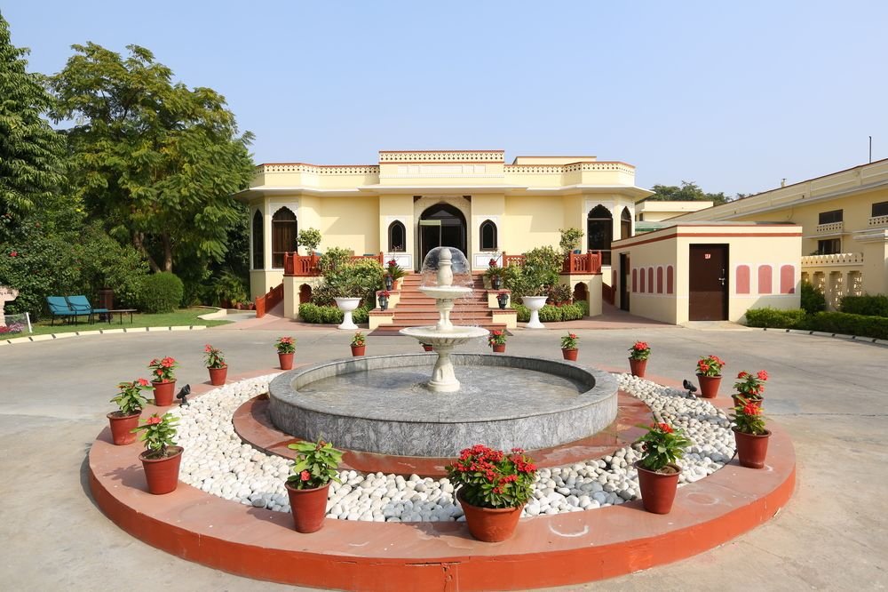 Taj Sms Hotel,Jhalana Doongri>>Jaipur,3 star