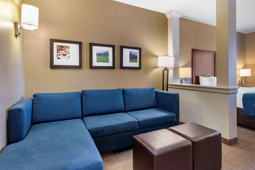comfort suites airport university