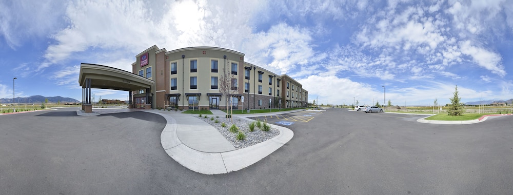 comfort suites airport university