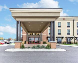 comfort suites airport university