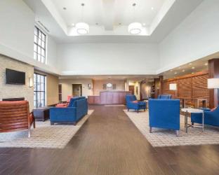 comfort suites airport university