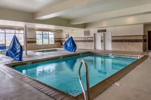comfort suites airport university