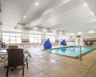 comfort suites airport university