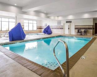 comfort suites airport university