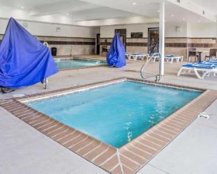comfort suites airport university