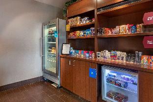 comfort suites airport university