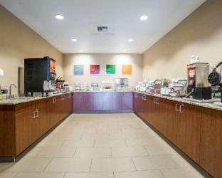 comfort suites airport university