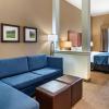 comfort suites airport university