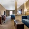 comfort suites airport university