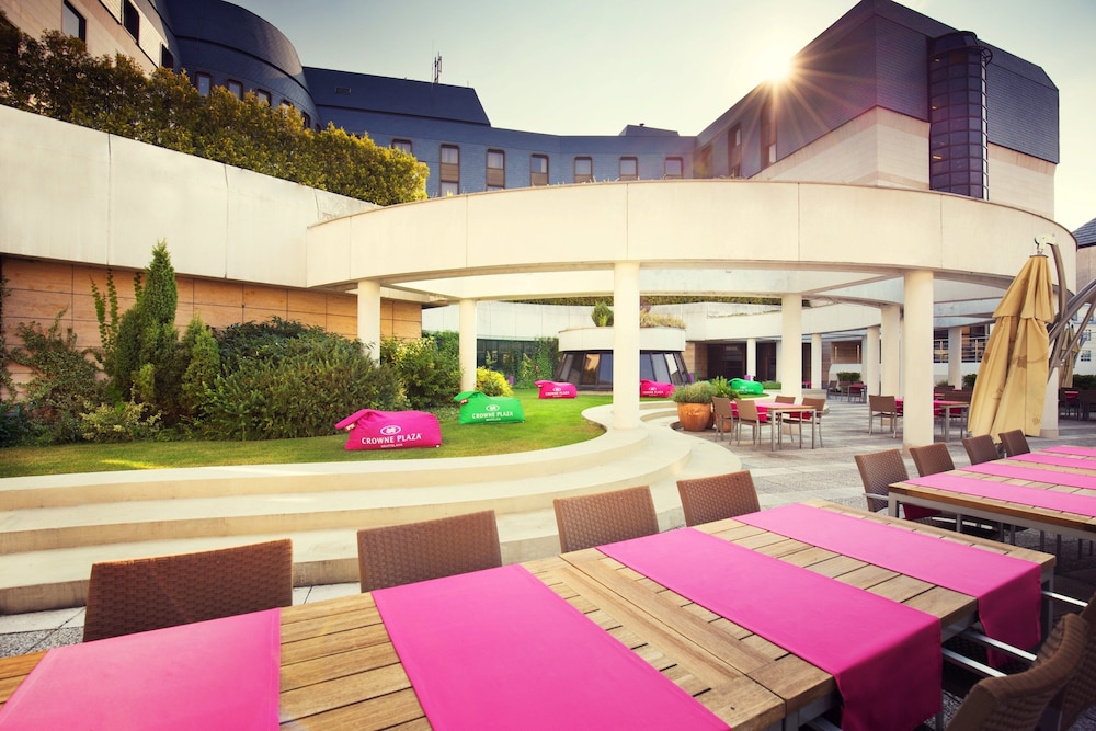 crowne plaza bratislava by ihg