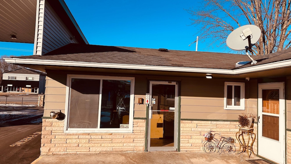 currys motel by oyo saginaw mi