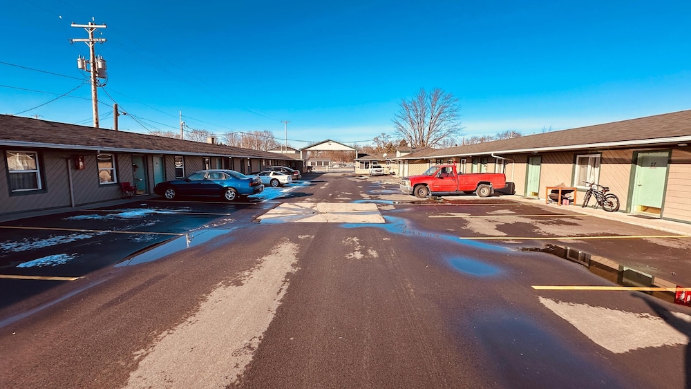 currys motel by oyo saginaw mi