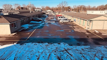 currys motel by oyo saginaw mi
