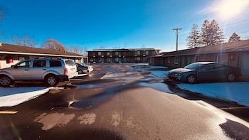 currys motel by oyo saginaw mi
