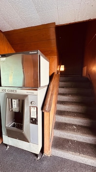currys motel by oyo saginaw mi
