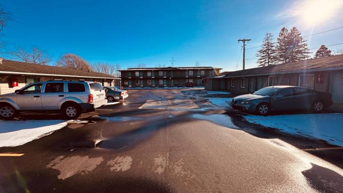 currys motel by oyo saginaw mi