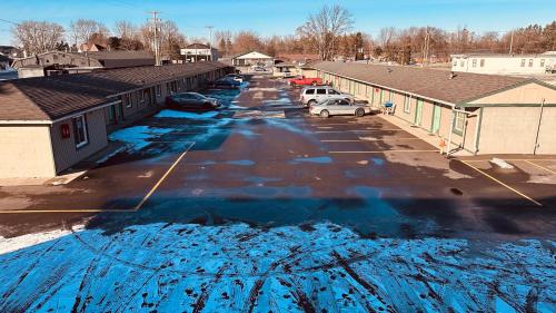 currys motel by oyo saginaw mi