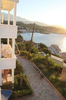 villa irini