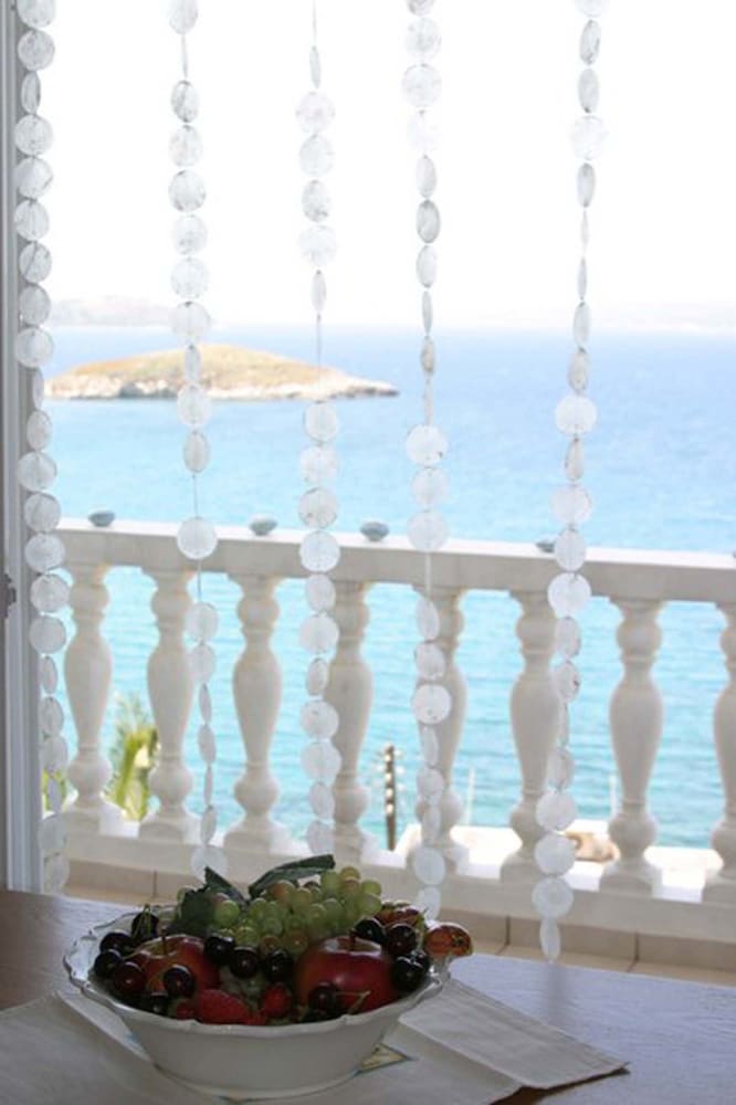 villa irini