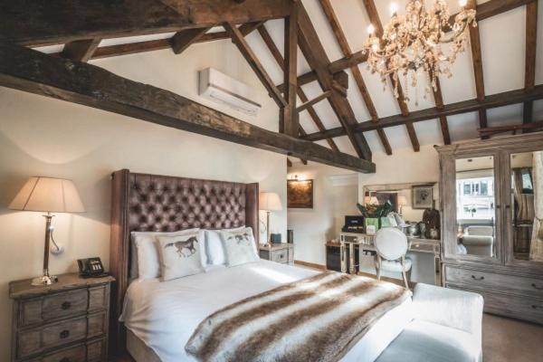 the saddle room restaurant