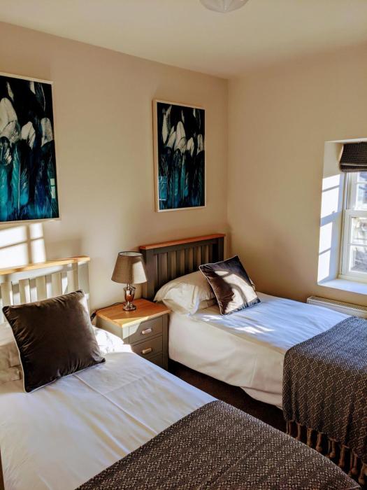 the saddle room restaurant