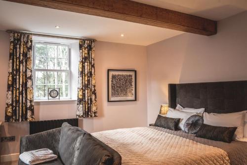 the saddle room restaurant