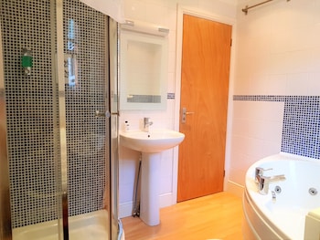 bath road apartments