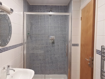 bath road apartments