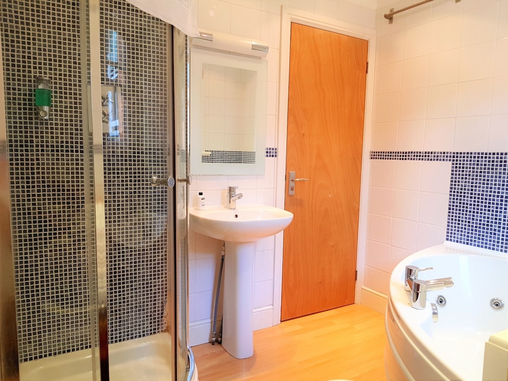 bath road apartments