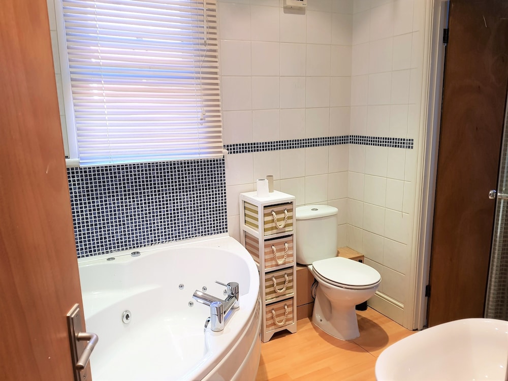 bath road apartments