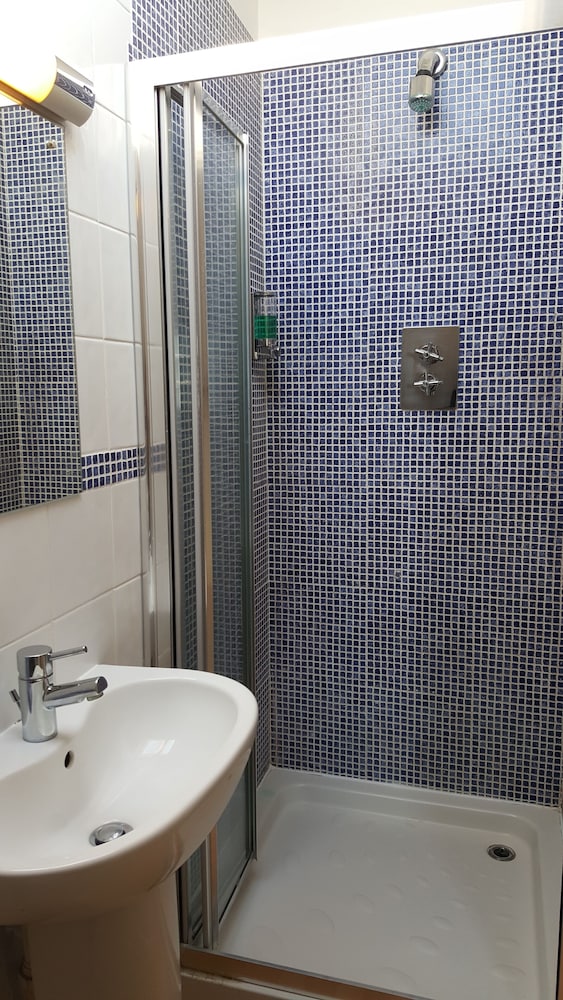 bath road apartments