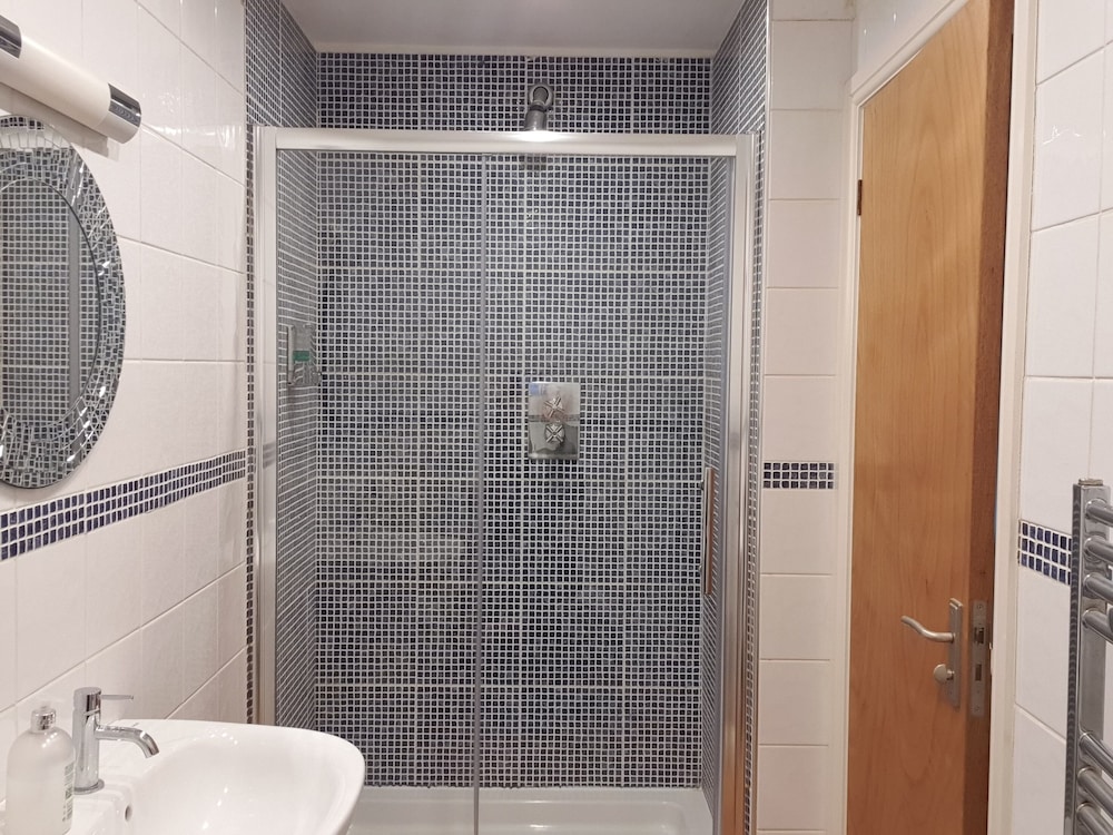 bath road apartments