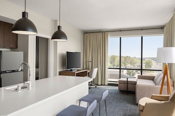 residence inn by marriott milwaukee brookfield at poplar creek