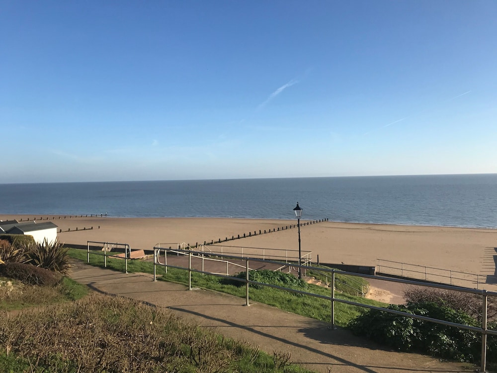 frinton escapes