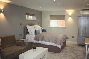 frinton escapes