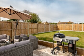 Beach Retreat With Parking Near The Sea,,4 star