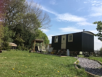 oxton hill hideaway shepherds hut