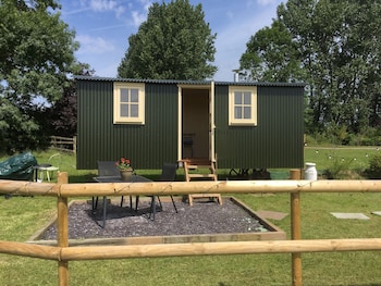 oxton hill hideaway shepherds hut