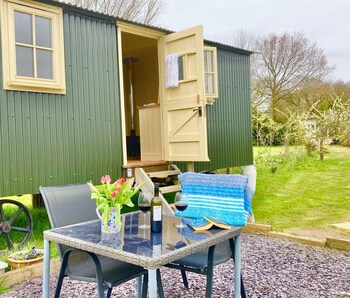 oxton hill hideaway shepherds hut