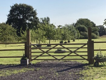 oxton hill hideaway shepherds hut